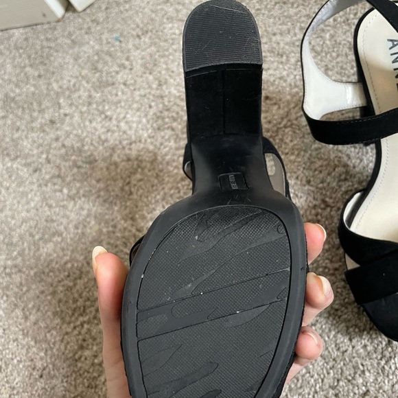 Heels - Picture 6 of 6